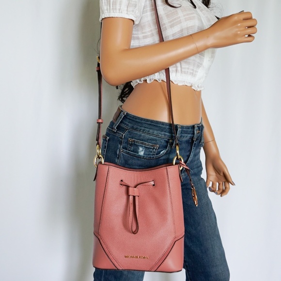michael kors nicole large bucket bag